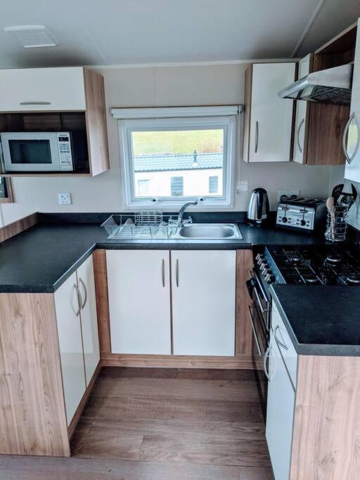 Large 4 Person Couples And Family Caravan In Newquay Bay Resort Eksteriør billede