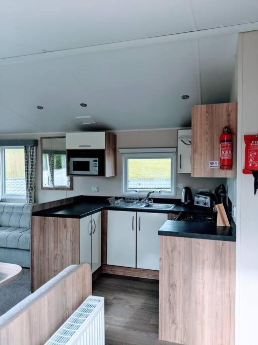 Large 4 Person Couples And Family Caravan In Newquay Bay Resort Eksteriør billede