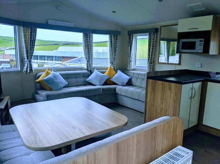 Large 4 Person Couples And Family Caravan In Newquay Bay Resort Eksteriør billede