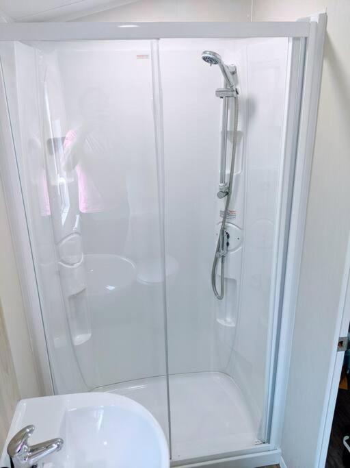 Large 4 Person Couples And Family Caravan In Newquay Bay Resort Eksteriør billede