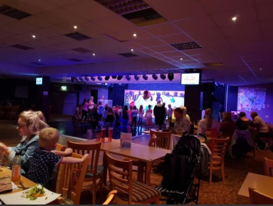 Large 4 Person Couples And Family Caravan In Newquay Bay Resort Eksteriør billede