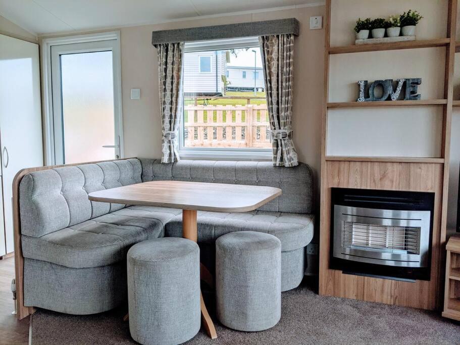 Large 4 Person Couples And Family Caravan In Newquay Bay Resort Eksteriør billede