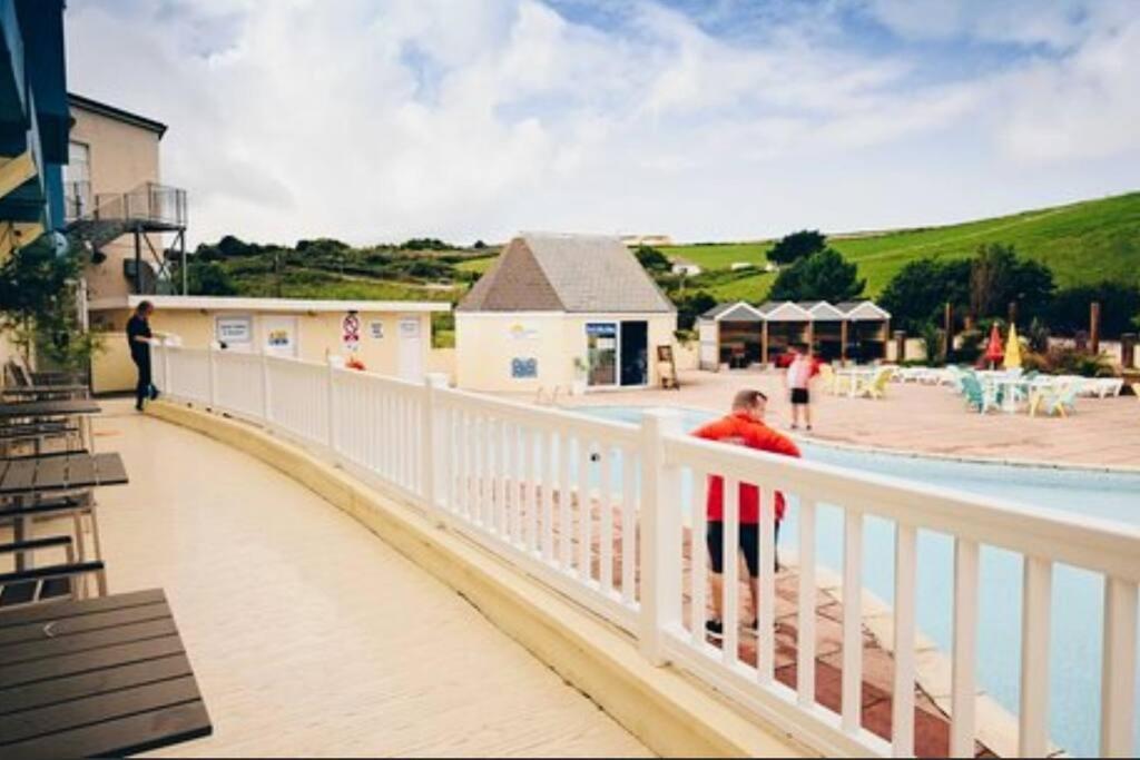 Large 4 Person Couples And Family Caravan In Newquay Bay Resort Eksteriør billede