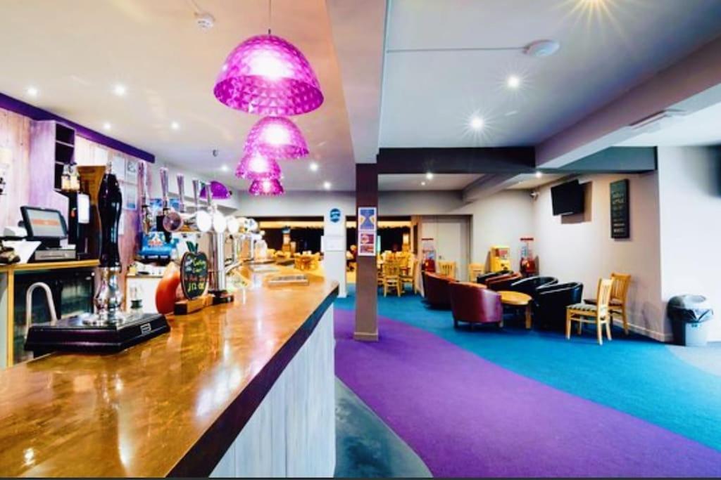 Large 4 Person Couples And Family Caravan In Newquay Bay Resort Eksteriør billede