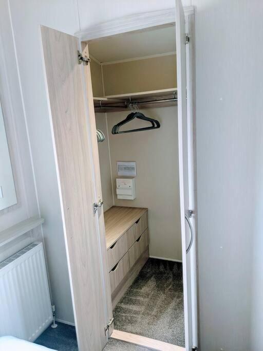 Large 4 Person Couples And Family Caravan In Newquay Bay Resort Eksteriør billede