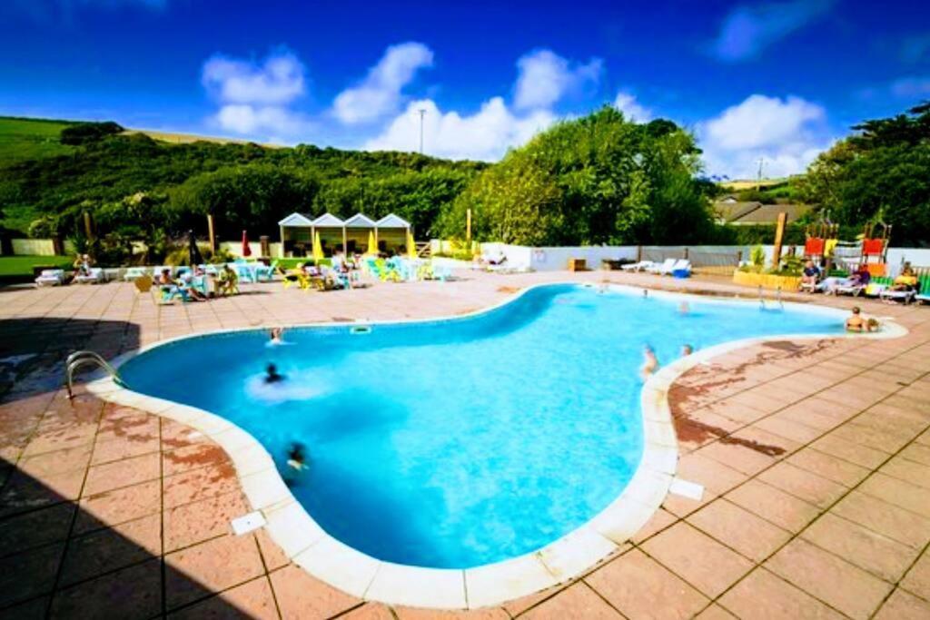 Large 4 Person Couples And Family Caravan In Newquay Bay Resort Eksteriør billede