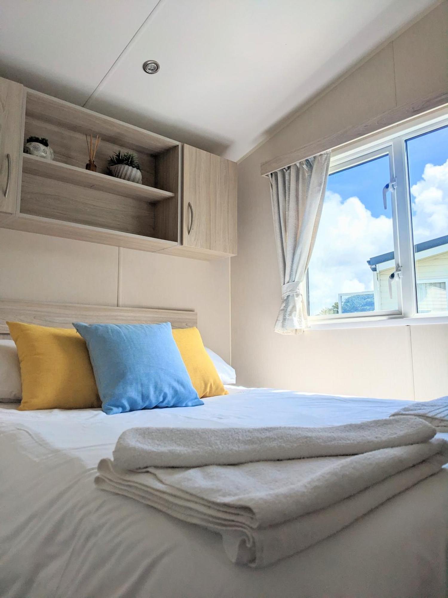 Large 4 Person Couples And Family Caravan In Newquay Bay Resort Eksteriør billede