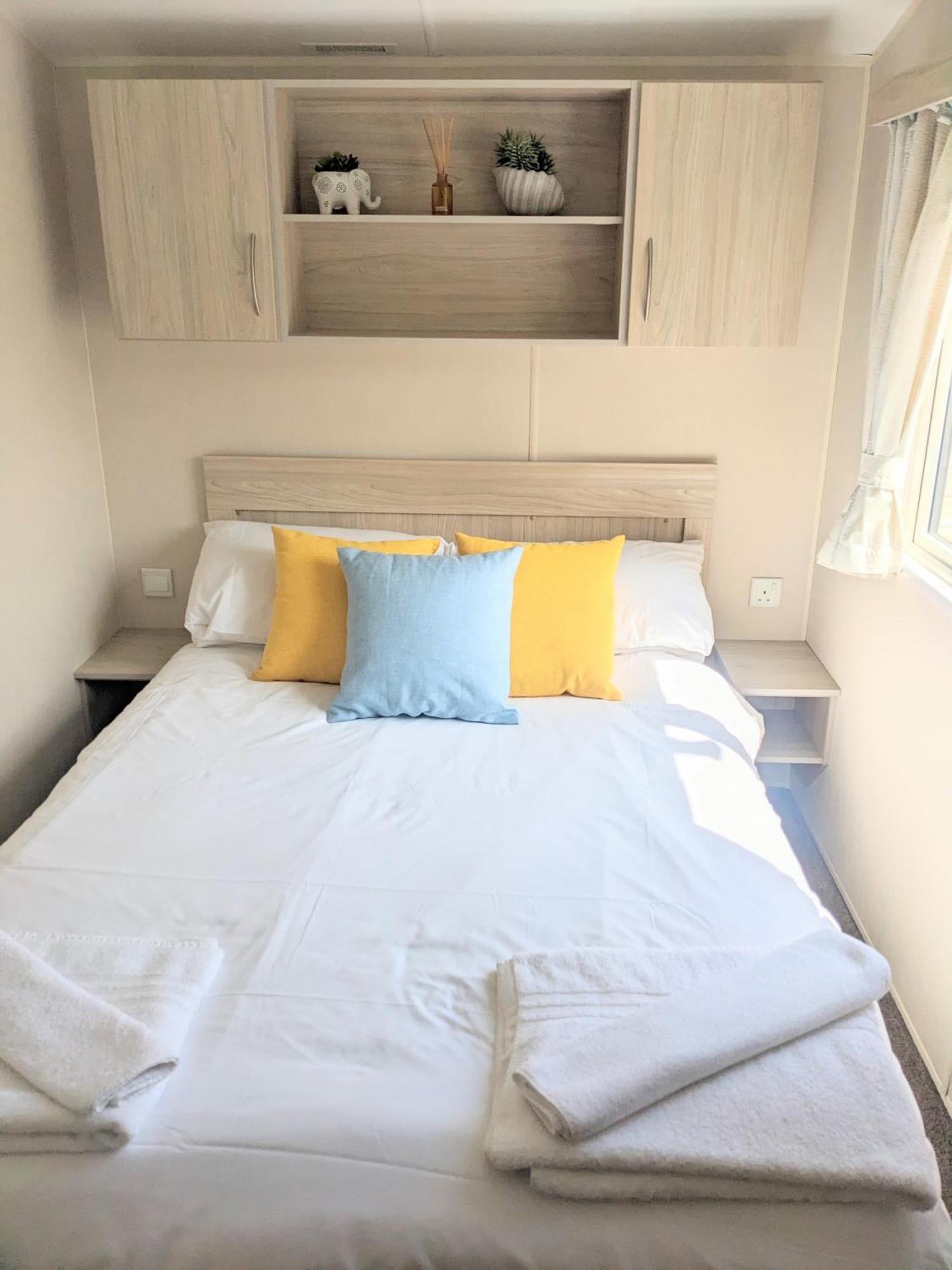 Large 4 Person Couples And Family Caravan In Newquay Bay Resort Eksteriør billede
